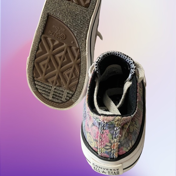 Toddler size 6 flower converse - Picture 4 of 5